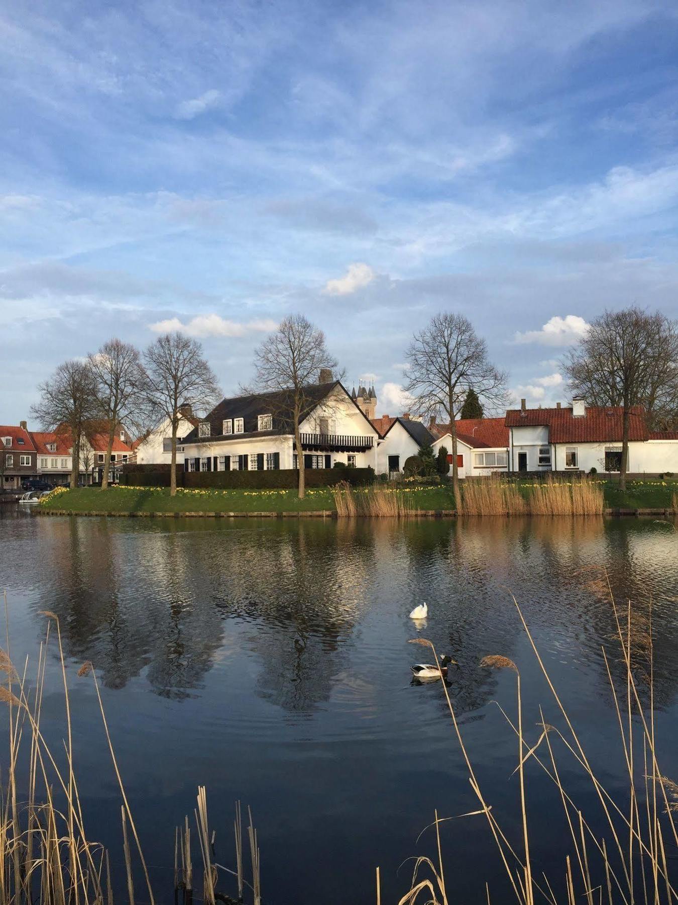 Hotel Sanders De Paauw Sluis Exterior photo